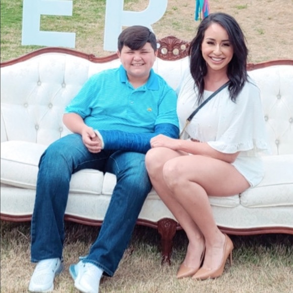 Meet your Posher, Elasha - Picture 2 of 3